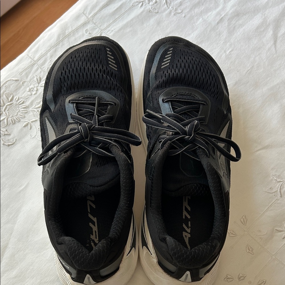 Altra Men's Paradigm Black and White Sneakers Running Shoes 9 - Picture 2 of 9